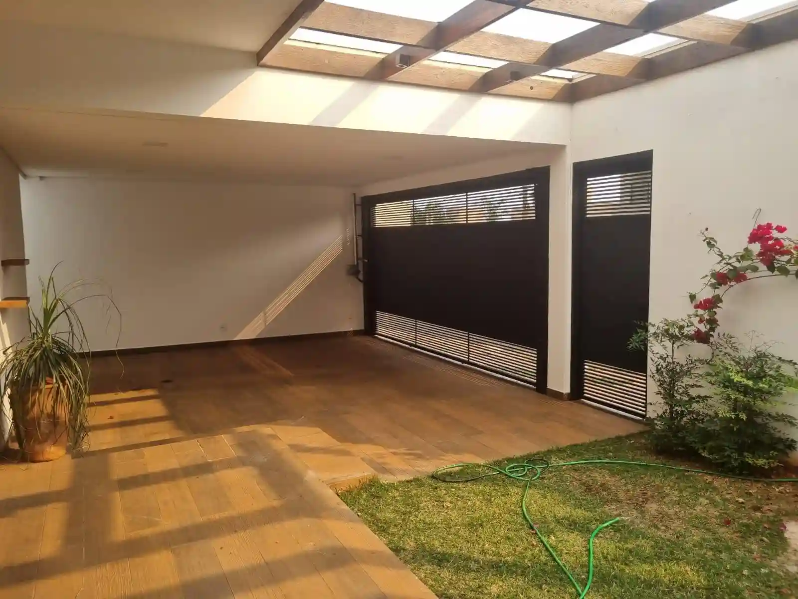 Casa de Condomínio com 3 quartos para aluguel, 305m² — foto 5 de 29