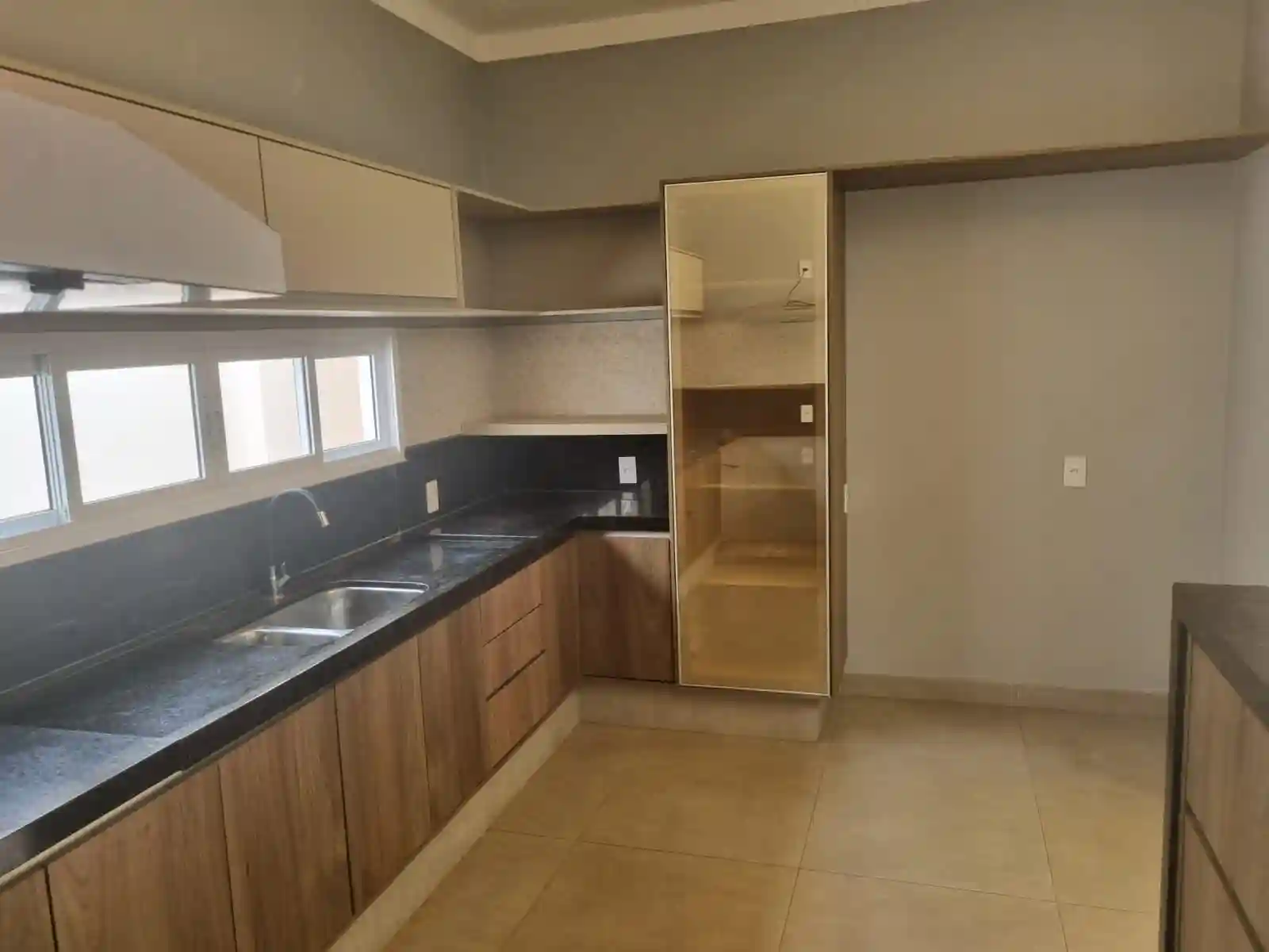 Casa de Condomínio com 3 quartos para aluguel, 305m² — foto 17 de 29