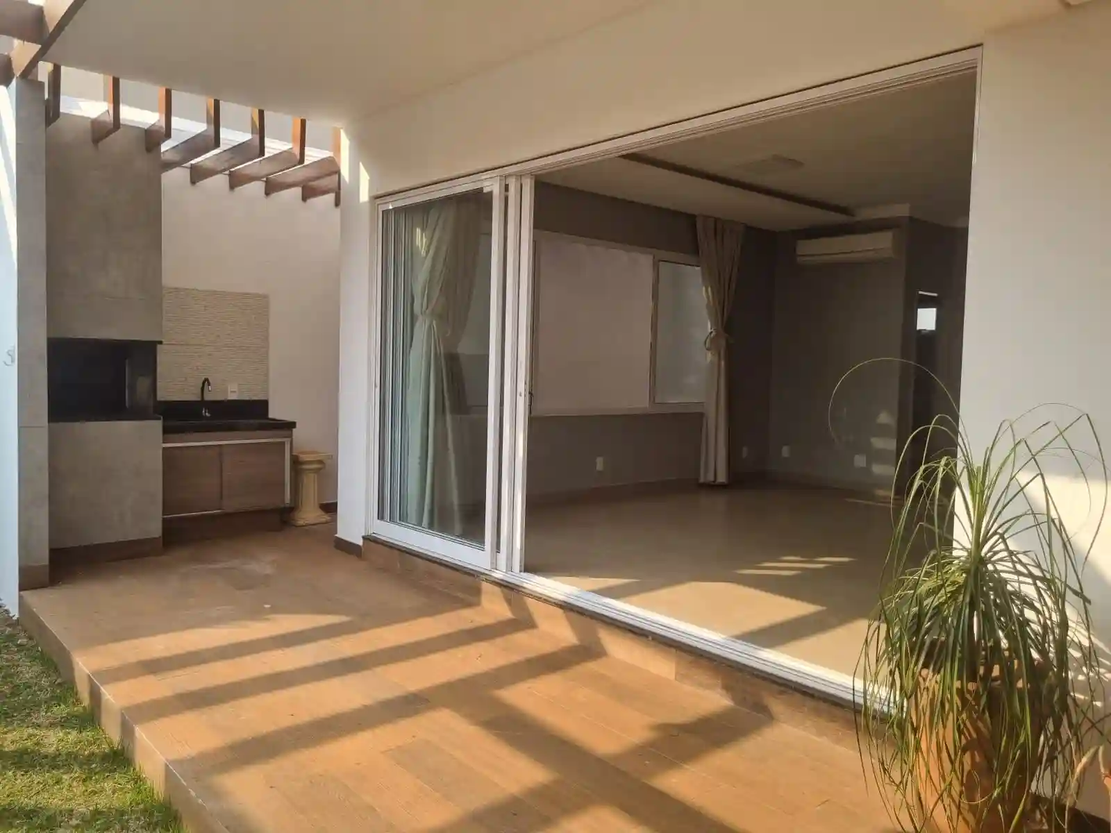 Casa de Condomínio com 3 quartos para aluguel, 305m² — foto 15 de 29