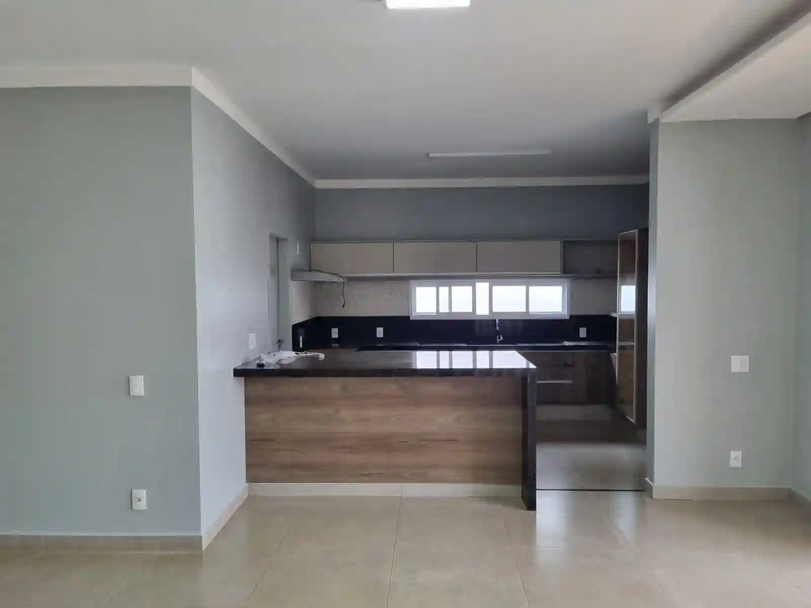 Casa de Condomínio com 3 quartos para aluguel, 305m² — foto 18 de 29