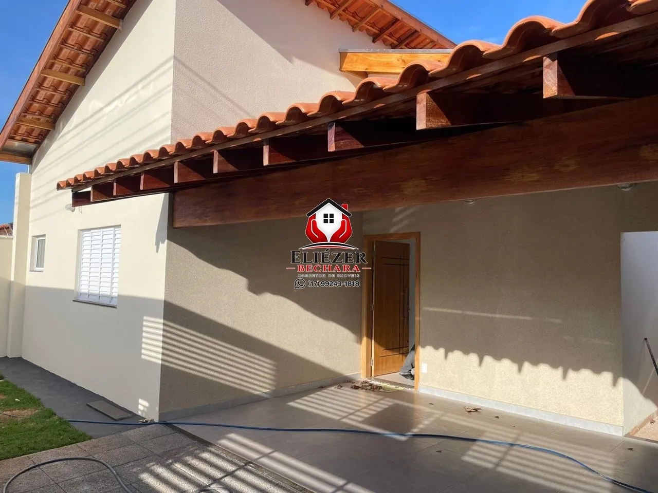 Casa com 3 quartos à venda, 130m² — foto 1 de 17