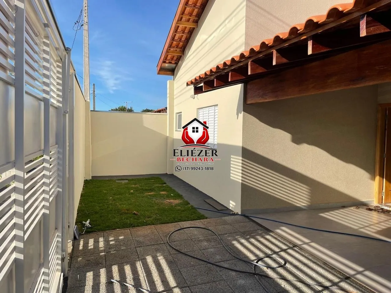 Casa com 3 quartos à venda, 130m² — foto 2 de 17