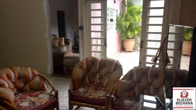 Casa à venda — foto 2 de 5