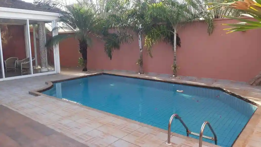 Casa de Condomínio com 4 quartos para aluguel, 450m² — foto 15 de 22