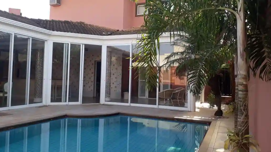 Casa de Condomínio com 4 quartos para aluguel, 450m² — foto 16 de 22