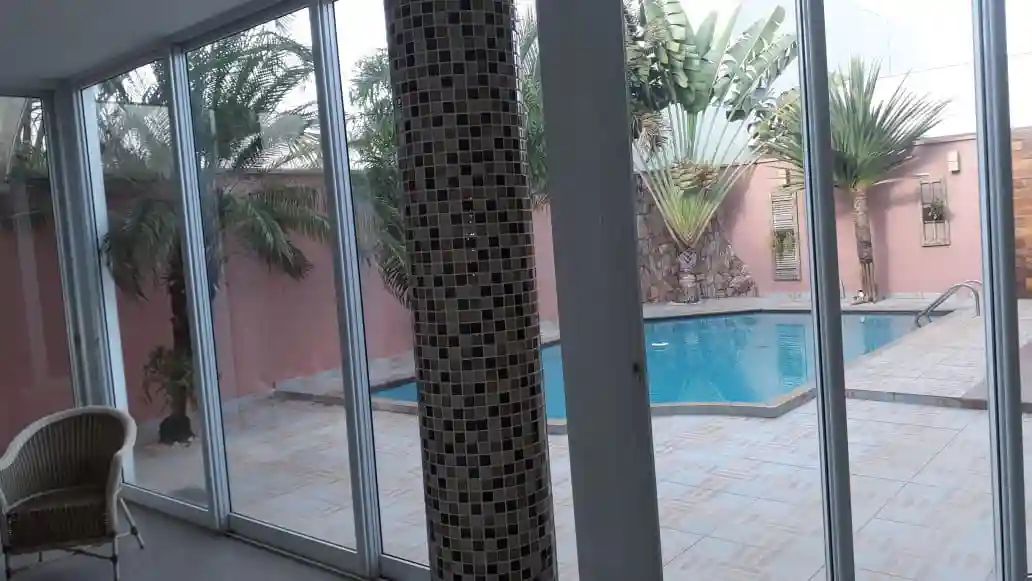 Casa de Condomínio com 4 quartos para aluguel, 450m² — foto 10 de 22