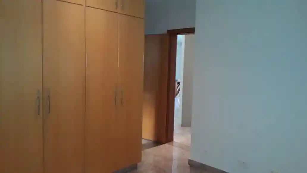 Casa de Condomínio com 4 quartos para aluguel, 450m² — foto 4 de 22