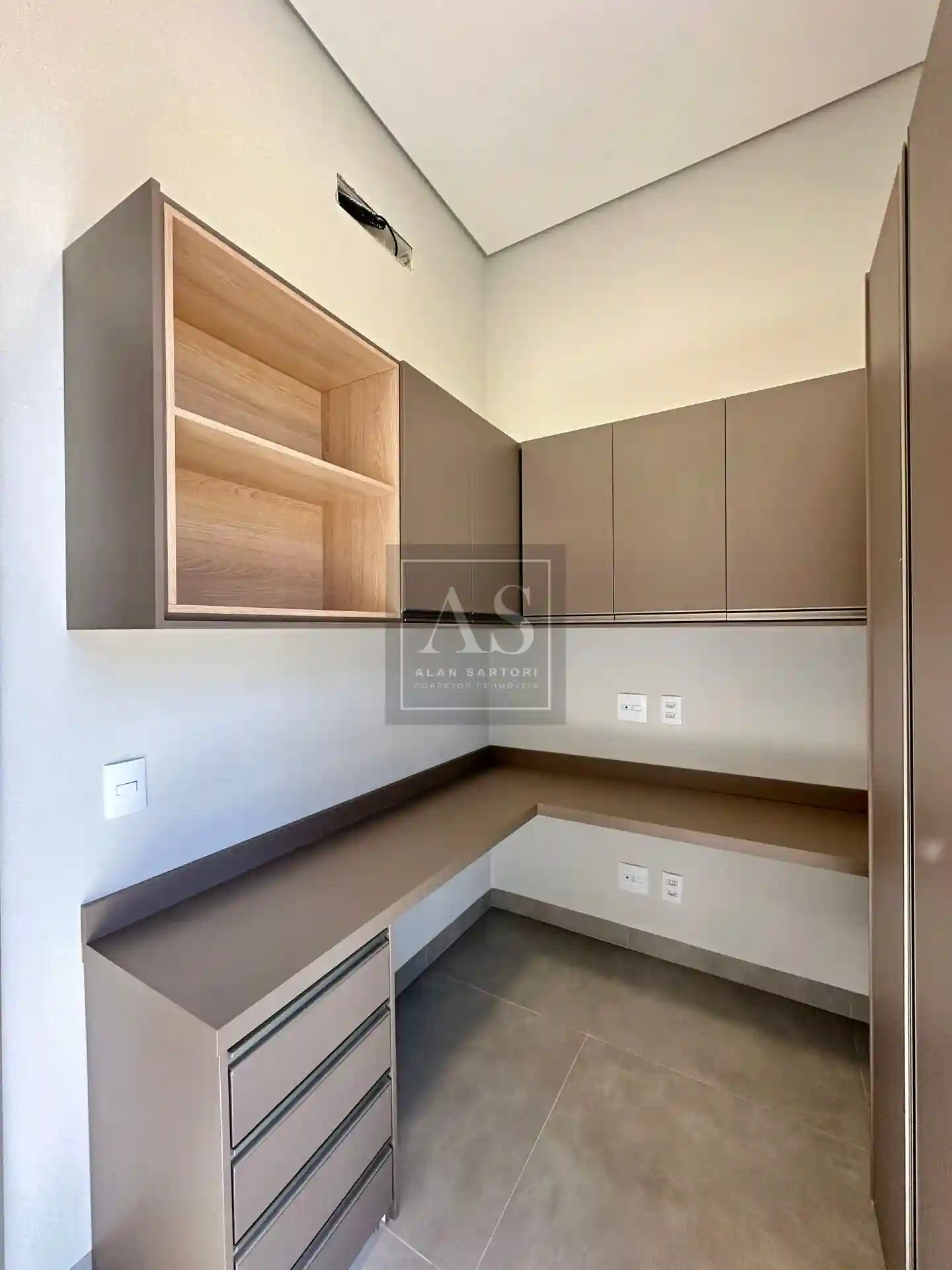 Casa de Condomínio com 3 quartos à venda, 225m² — foto 4 de 28