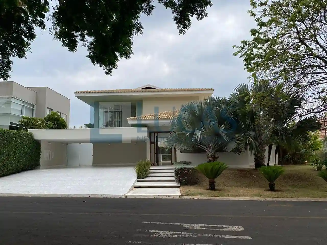 Casa de Condomínio com 4 quartos à venda, 505m² — foto 1 de 28