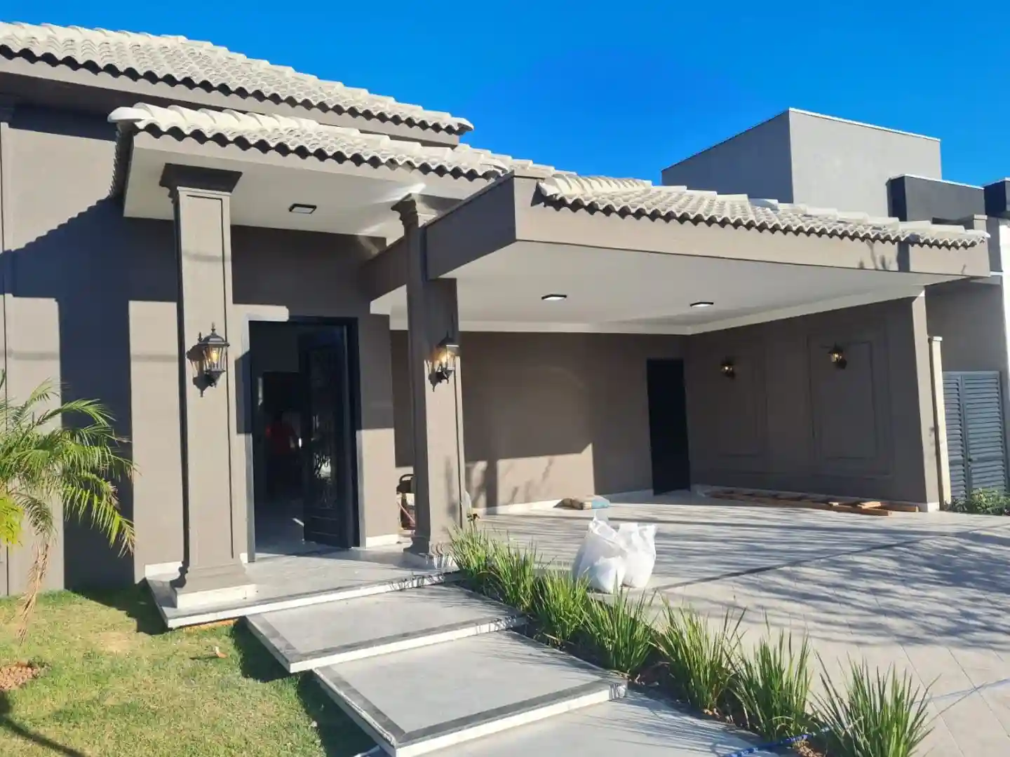 Casa de Condomínio com 3 quartos à venda, 253m² — foto 2 de 17