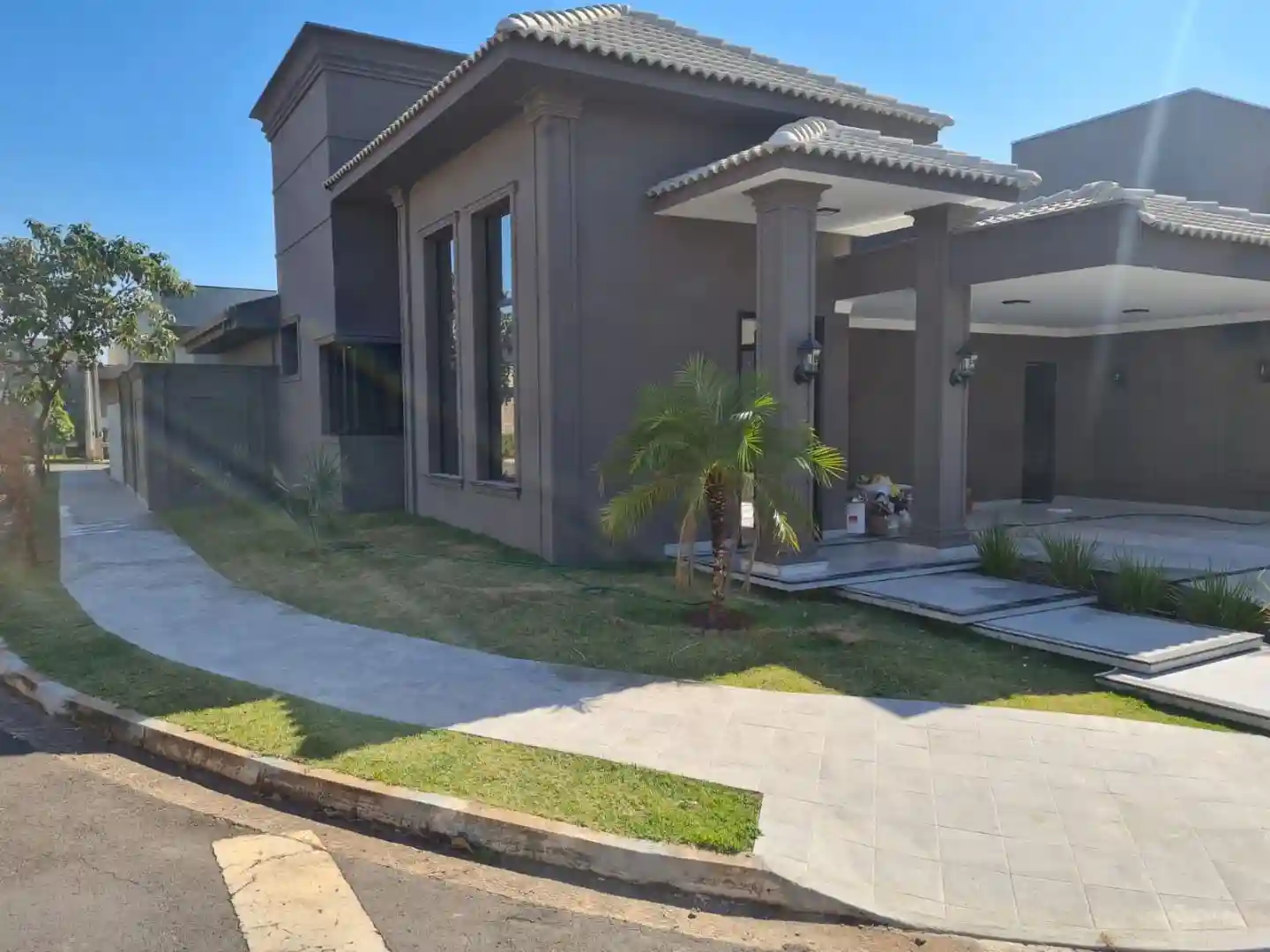 Casa de Condomínio com 3 quartos à venda, 253m² — foto 1 de 17