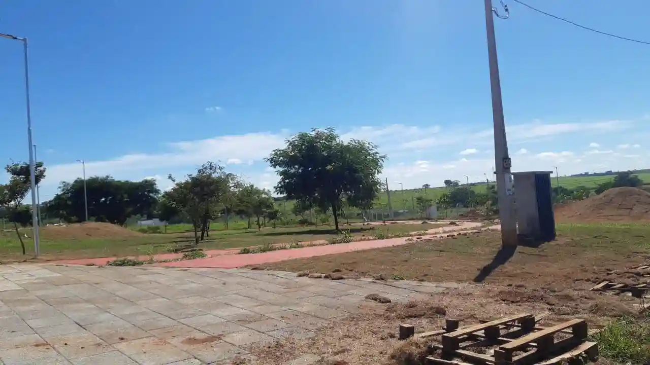 Terreno / Lote / Condomínio  à venda, 200m² — foto 10 de 17