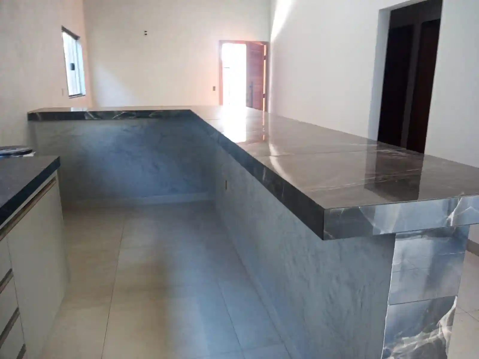 Casa com 3 quartos à venda, 10m² — foto 1 de 13