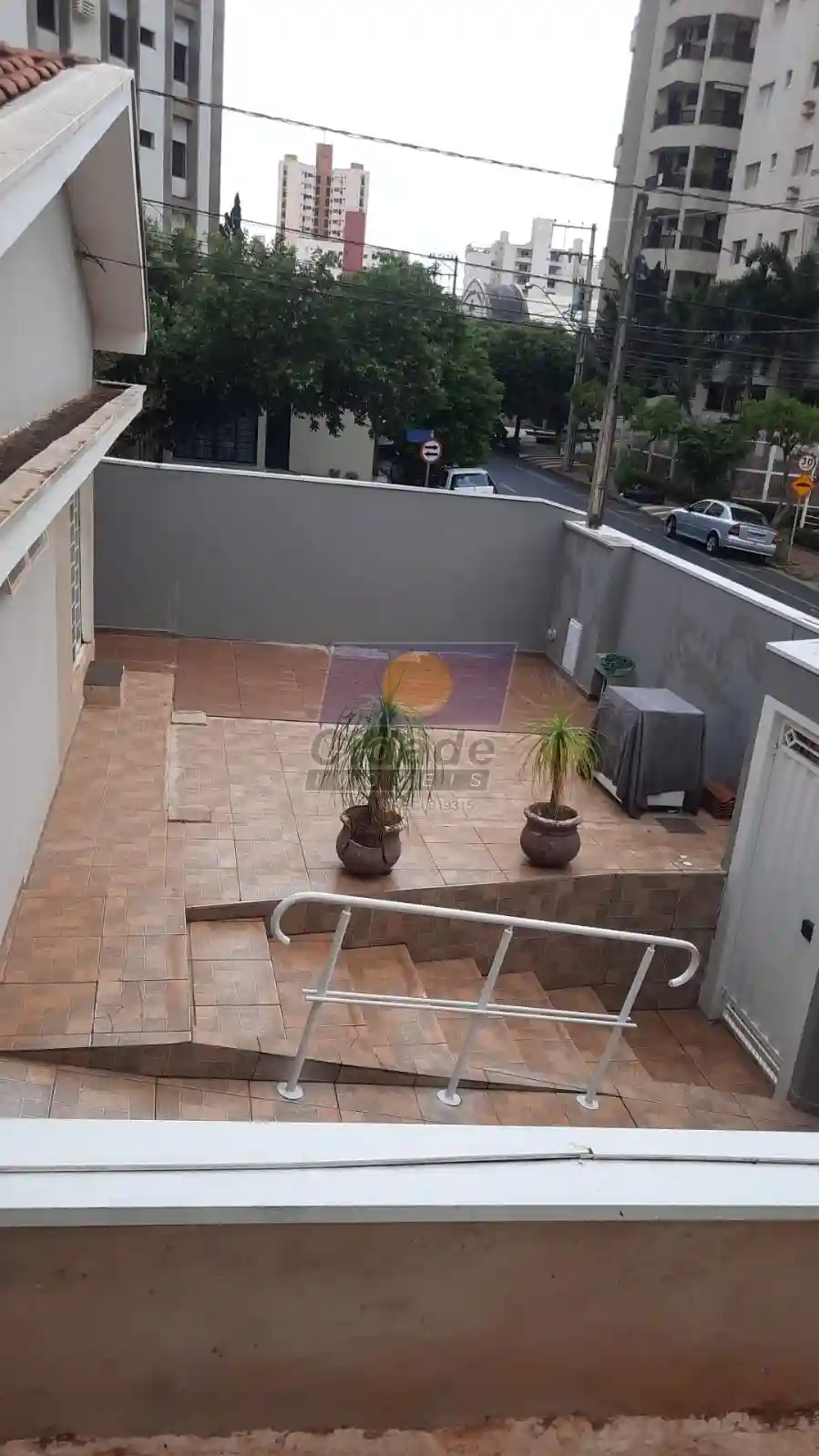 Casa com 3 quartos à venda, 220m² — foto 1 de 9