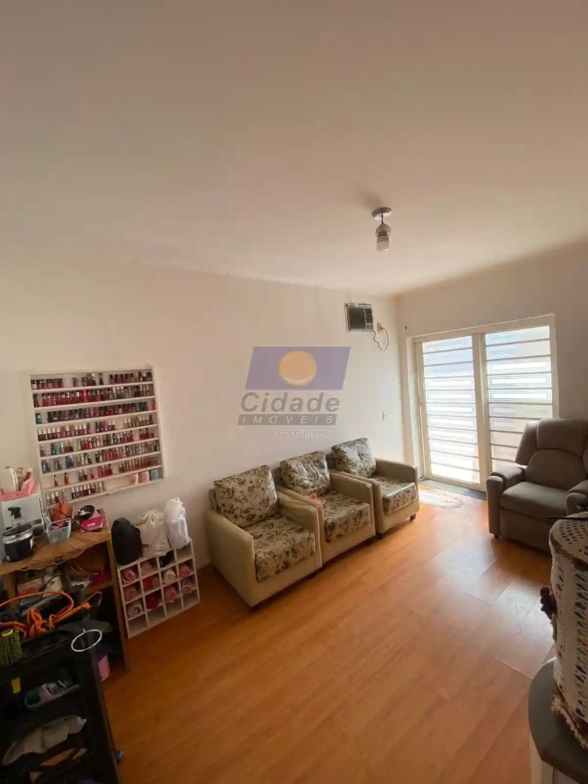 Casa com 3 quartos à venda, 220m² — foto 2 de 9