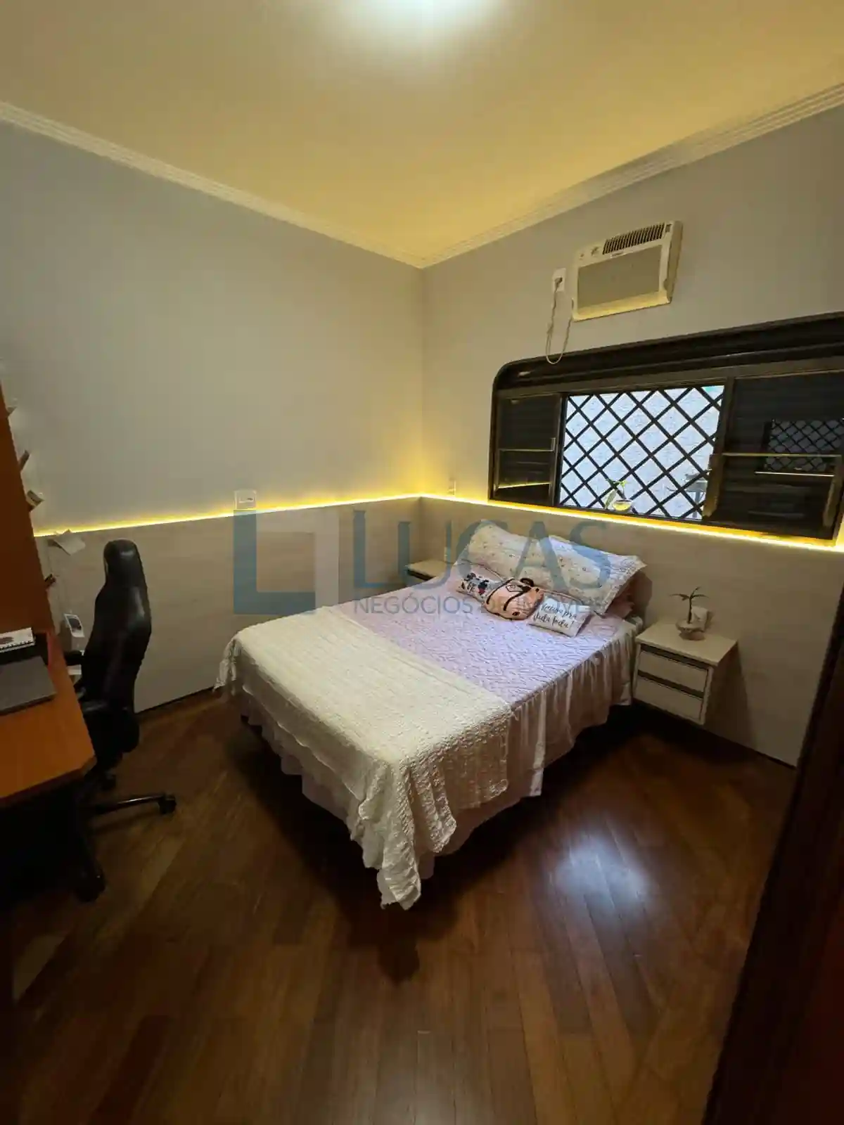 Casa com 3 quartos à venda, 270m² — foto 8 de 9