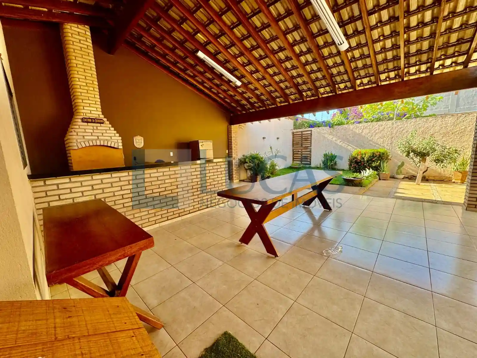 Casa com 3 quartos à venda, 270m² — foto 1 de 9
