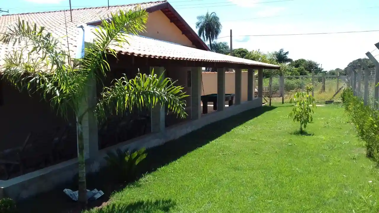 Fazenda / Sítio / Chácara com 3 quartos à venda, 1400m² — foto 1 de 11