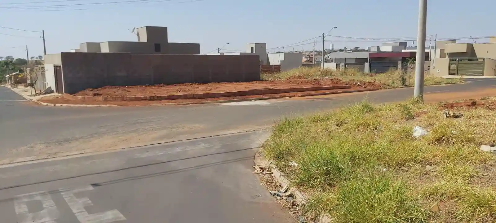 Terreno / Lote / Condomínio à venda — foto 4 de 4