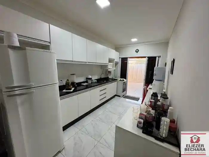 Casa com 3 quartos à venda, 130m² — foto 2 de 18