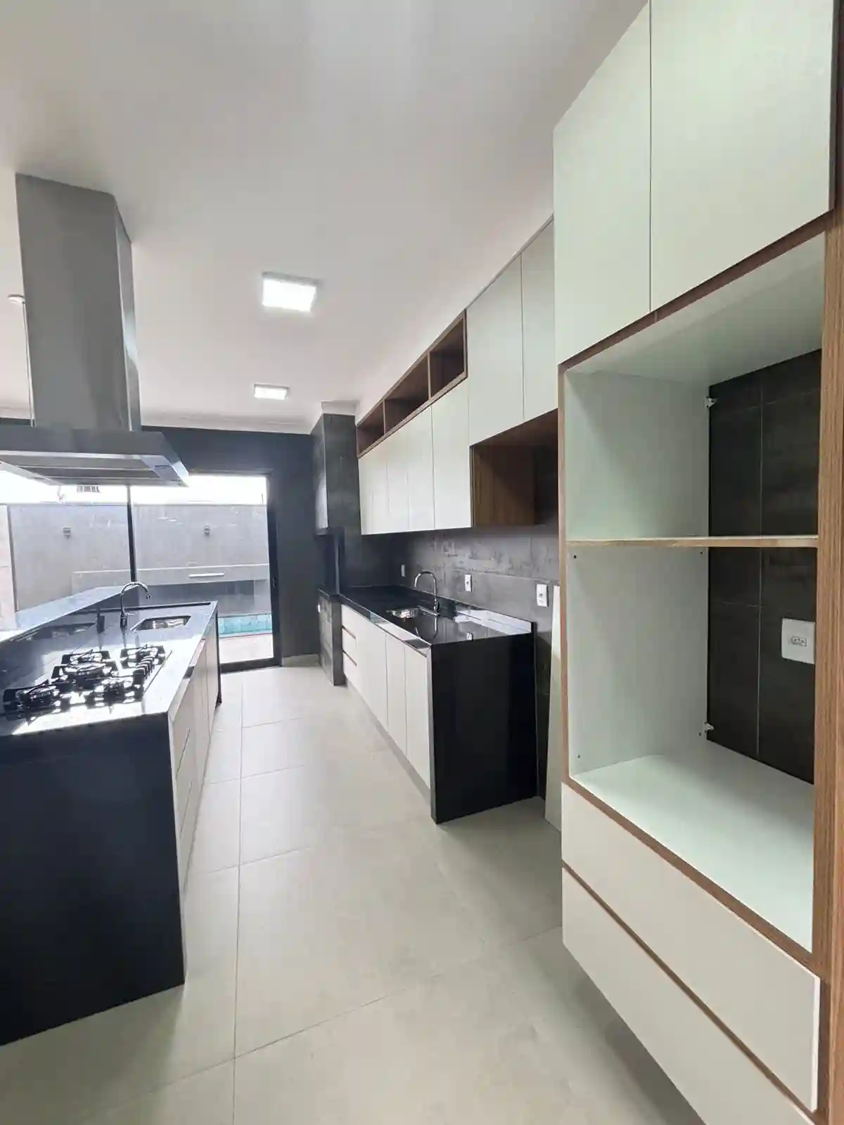 Casa de Condomínio com 3 quartos à venda, 360m² — foto 9 de 42