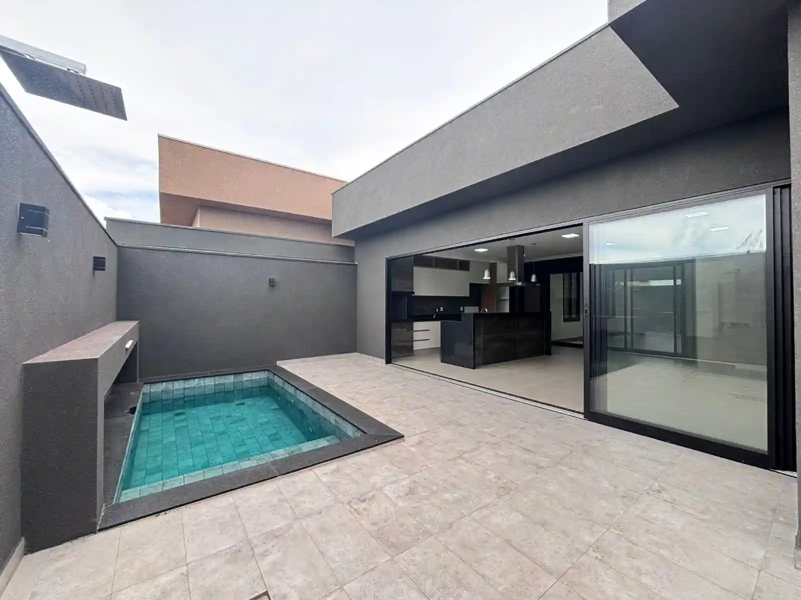 Casa de Condomínio com 3 quartos à venda, 360m² — foto 3 de 42