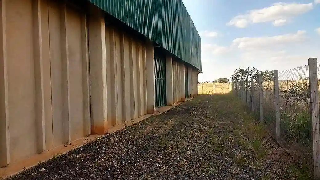Galpão / Depósito / Armazém  para aluguel, 1000m² — foto 9 de 10