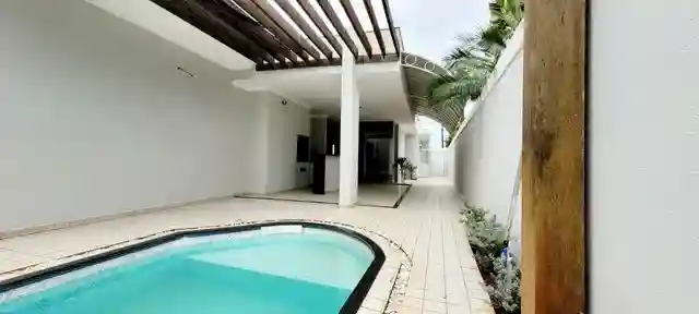 Casa de Condomínio com 4 quartos à venda, 280m² — foto 1 de 6