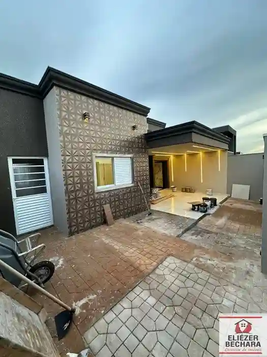 Casa com 3 quartos à venda, 131m² — foto 2 de 28