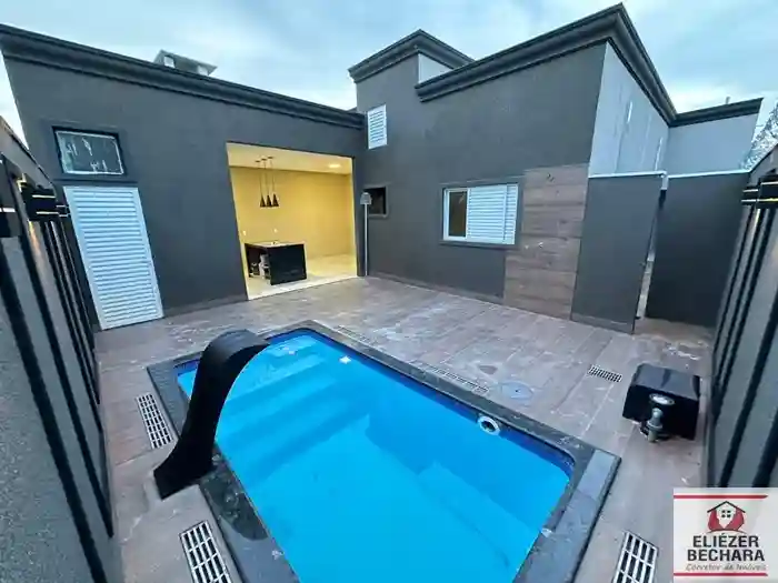 Casa com 3 quartos à venda, 131m² — foto 1 de 28
