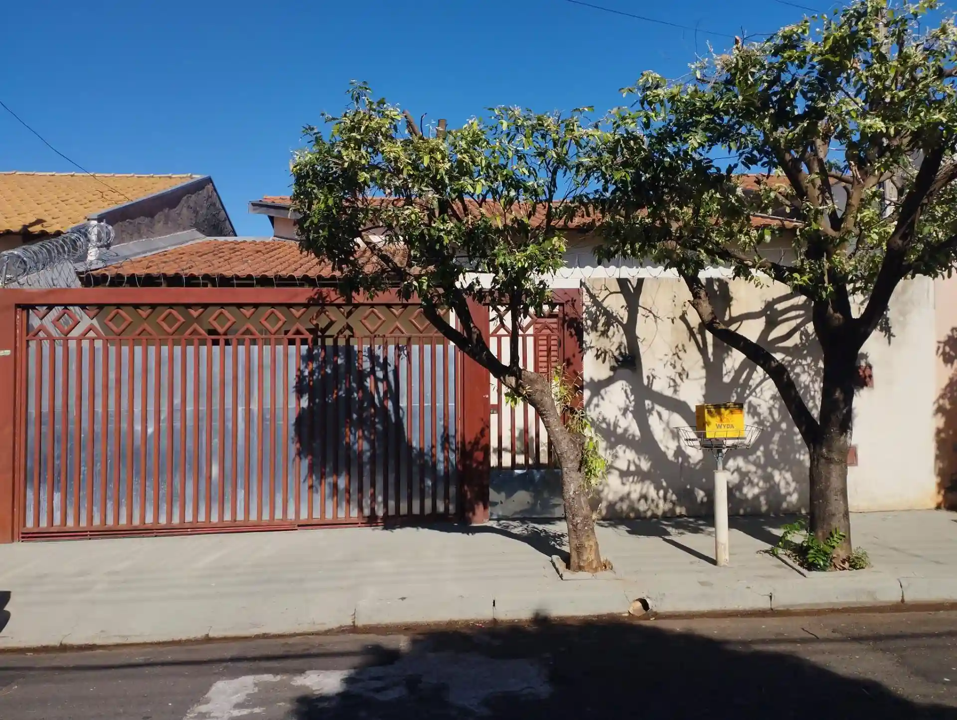 Casa com 3 quartos para aluguel, 108m² — foto 1 de 24