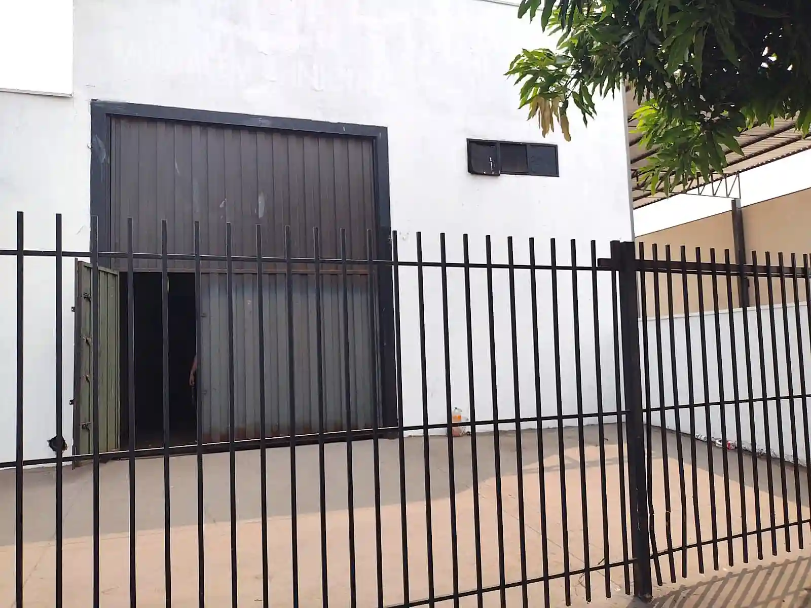 Loja / Salão / Ponto Comercial  para aluguel, 200m² — foto 1 de 6