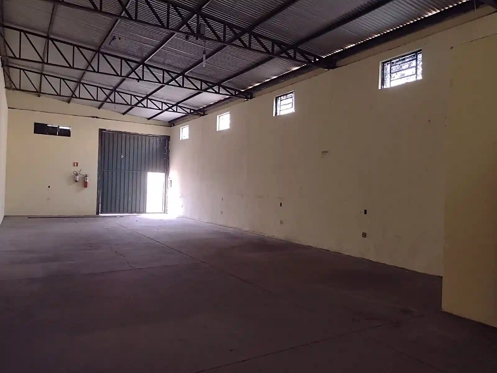 Loja / Salão / Ponto Comercial  para aluguel, 200m² — foto 2 de 6