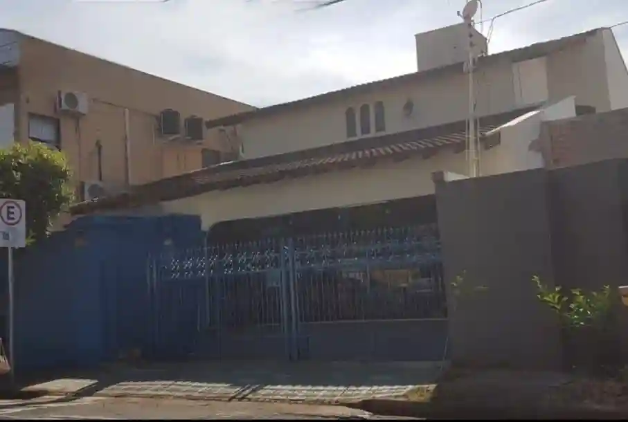 Casa Comercial com 3 quartos à venda, 300m² — foto 1 de 21