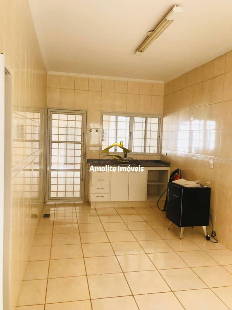 Casa de Condomínio com 4 quartos à venda, 240m² — foto 17 de 27