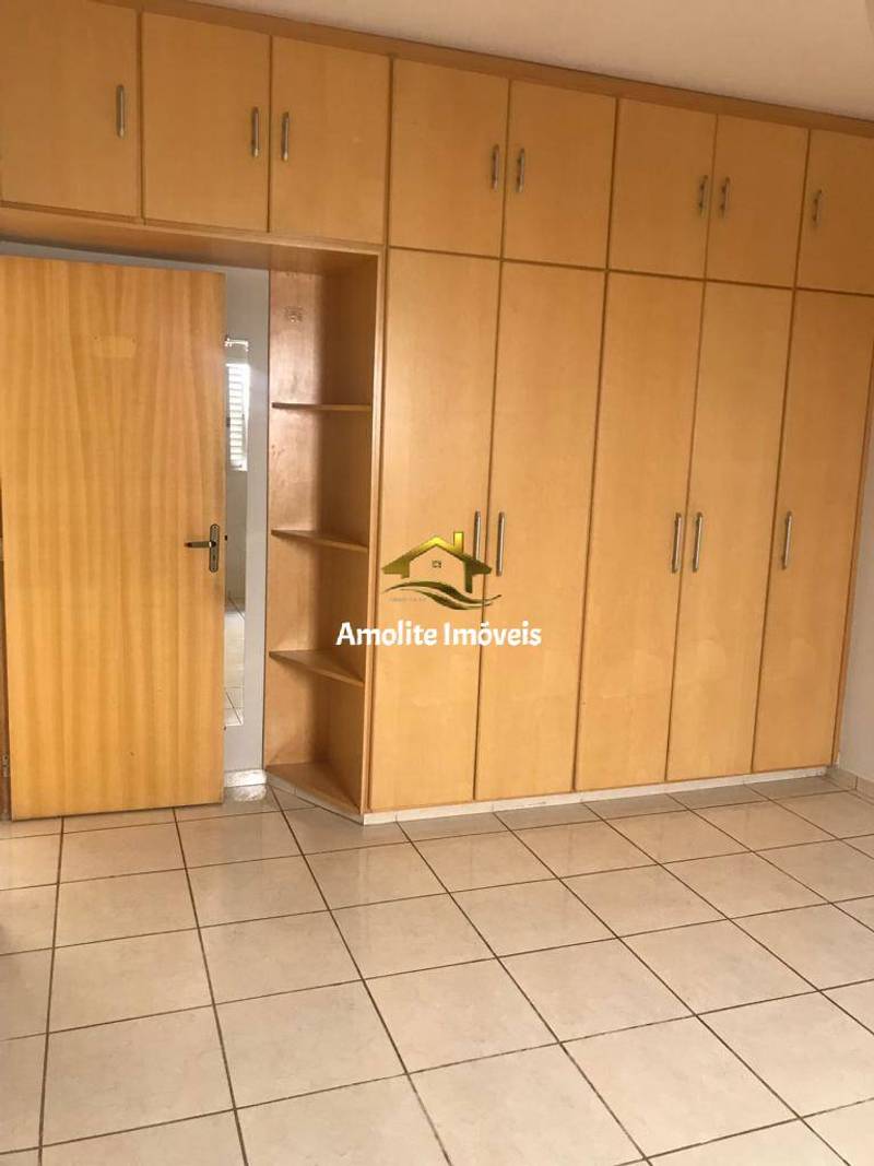 Casa de Condomínio com 4 quartos à venda, 240m² — foto 8 de 27