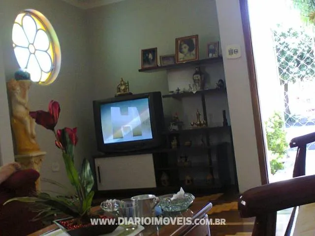 Casa à venda — foto 2 de 3