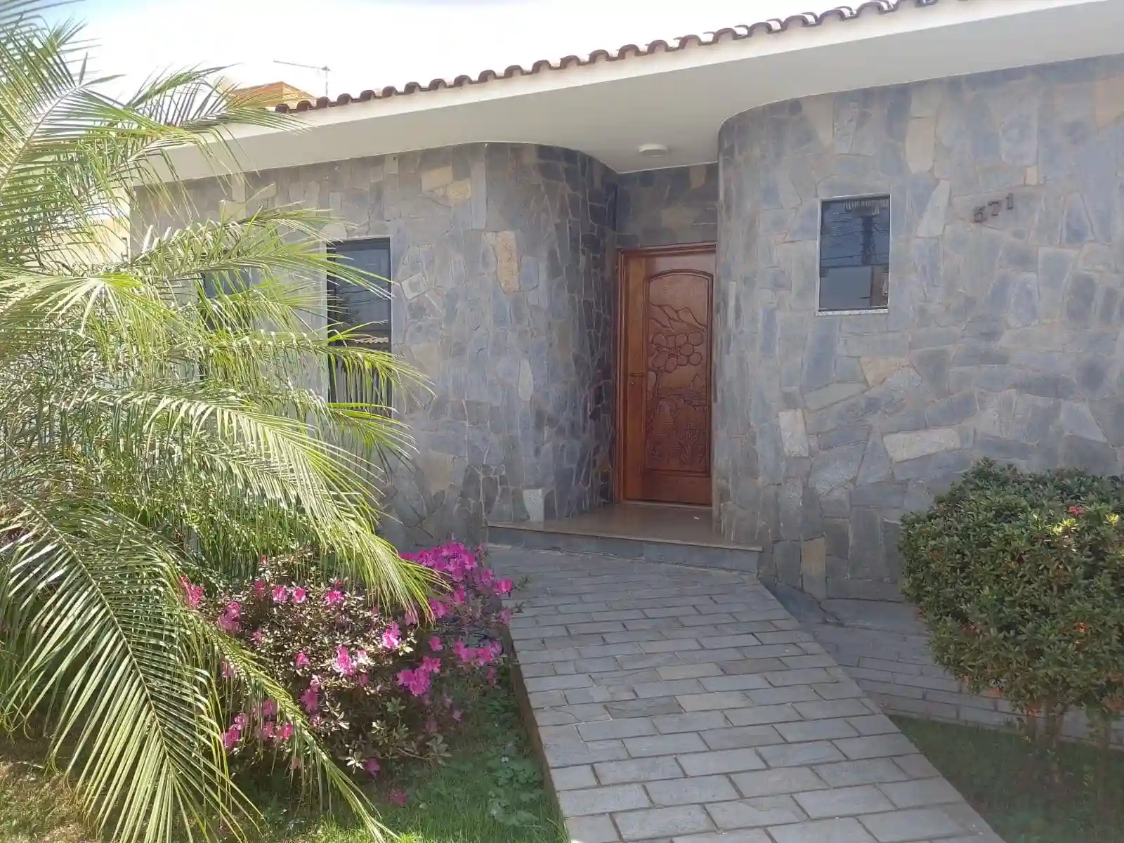 Casa com 3 quartos à venda, 250m² — foto 1 de 1