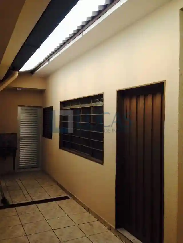 Casa Comercial com 6 quartos à venda, 180m² — foto 2 de 8