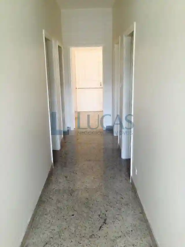 Casa Comercial com 6 quartos à venda, 180m² — foto 6 de 8