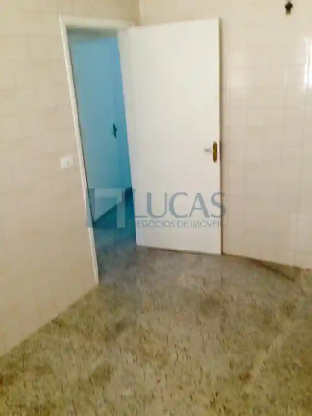 Casa Comercial com 6 quartos à venda, 180m² — foto 5 de 8