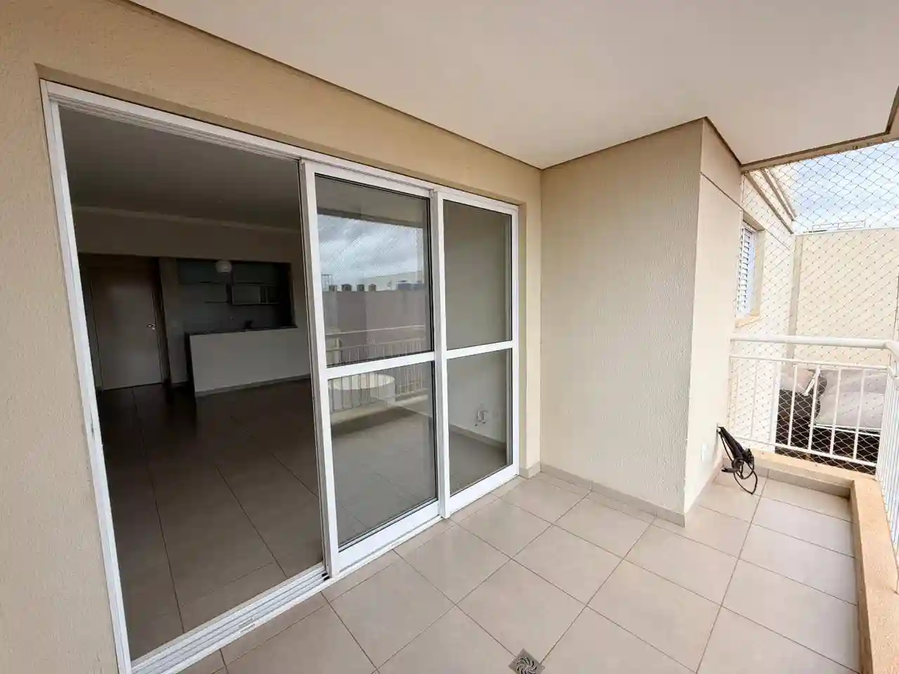 Apartamento com 2 quartos à venda, 74m² — foto 1 de 18