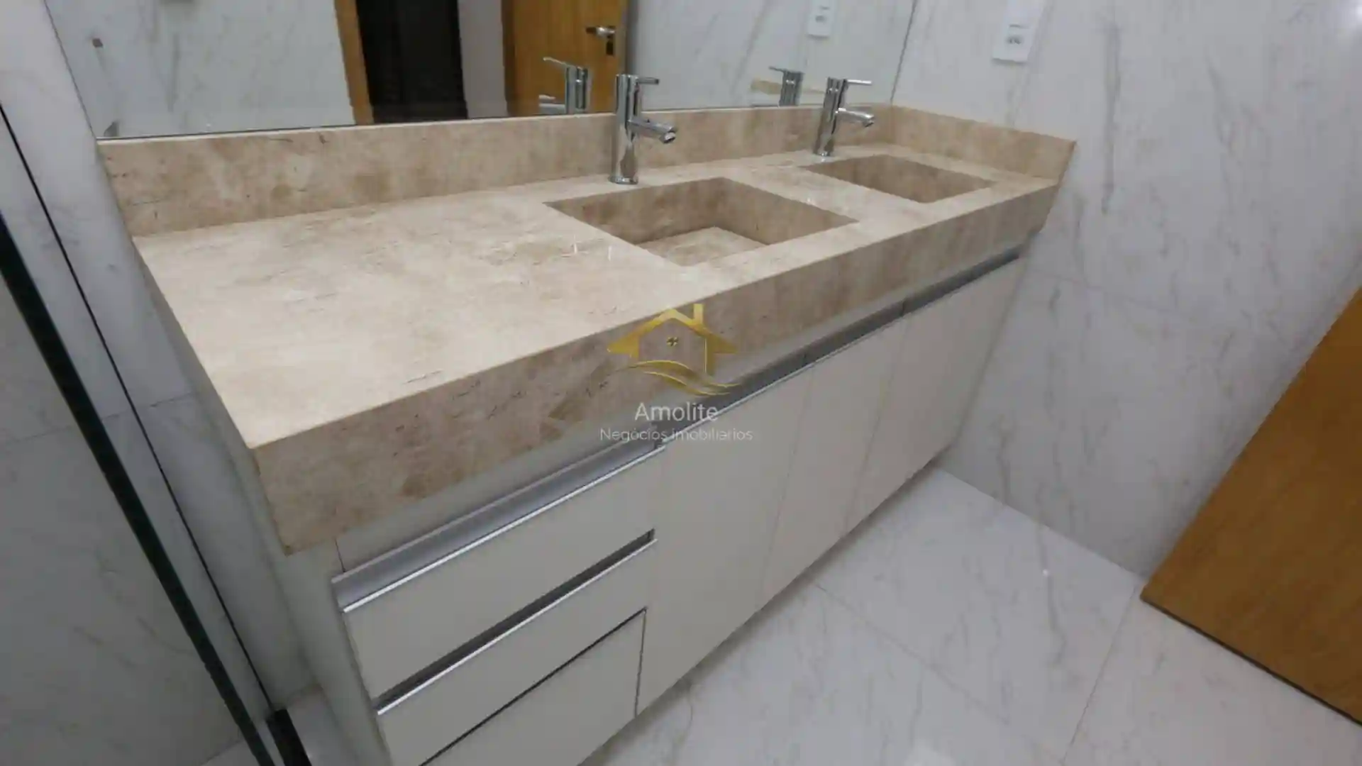 Casa de Condomínio com 3 quartos à venda, 156m² — foto 2 de 20