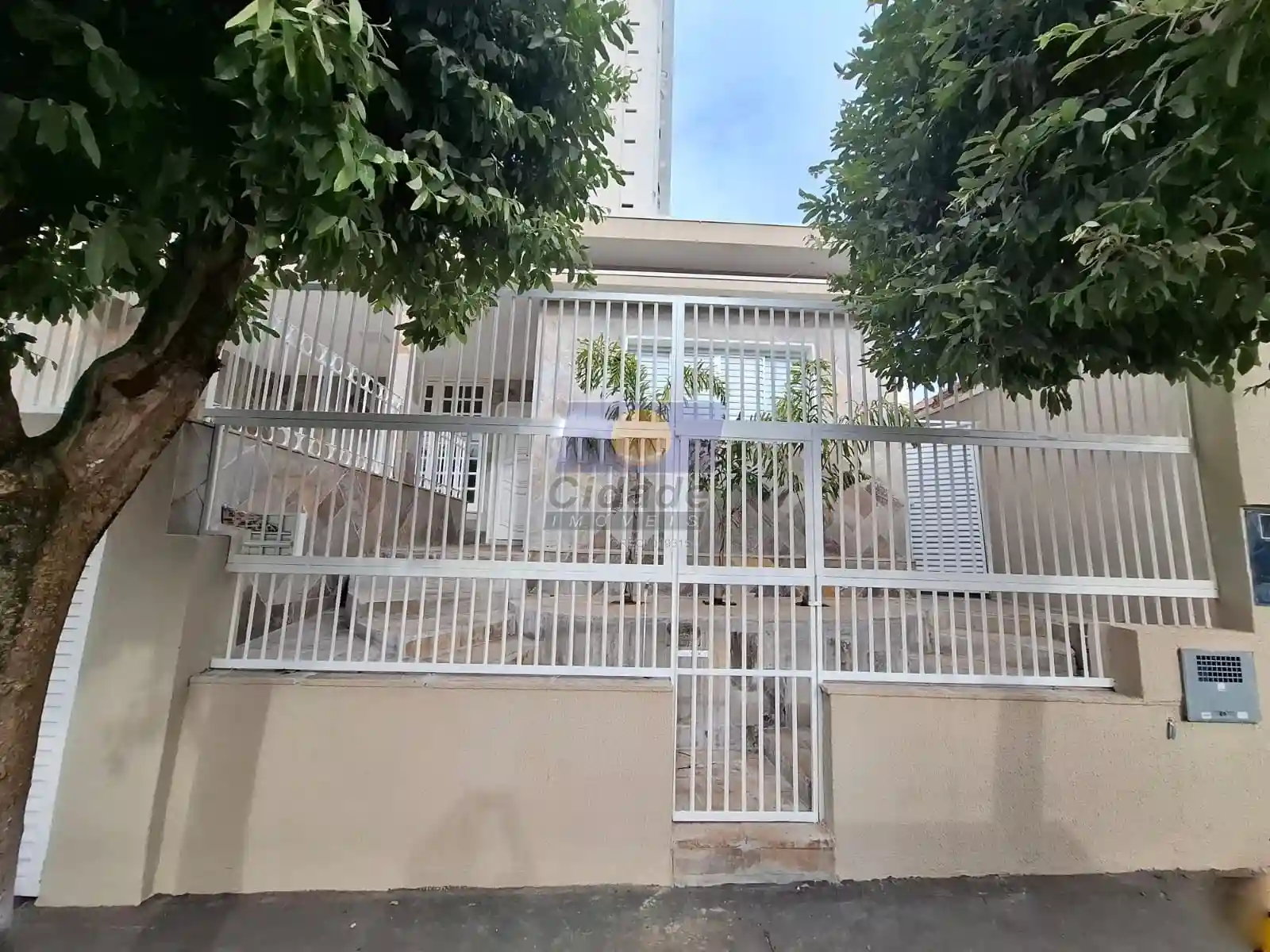 Casa com 3 quartos à venda, 160m² — foto 1 de 16