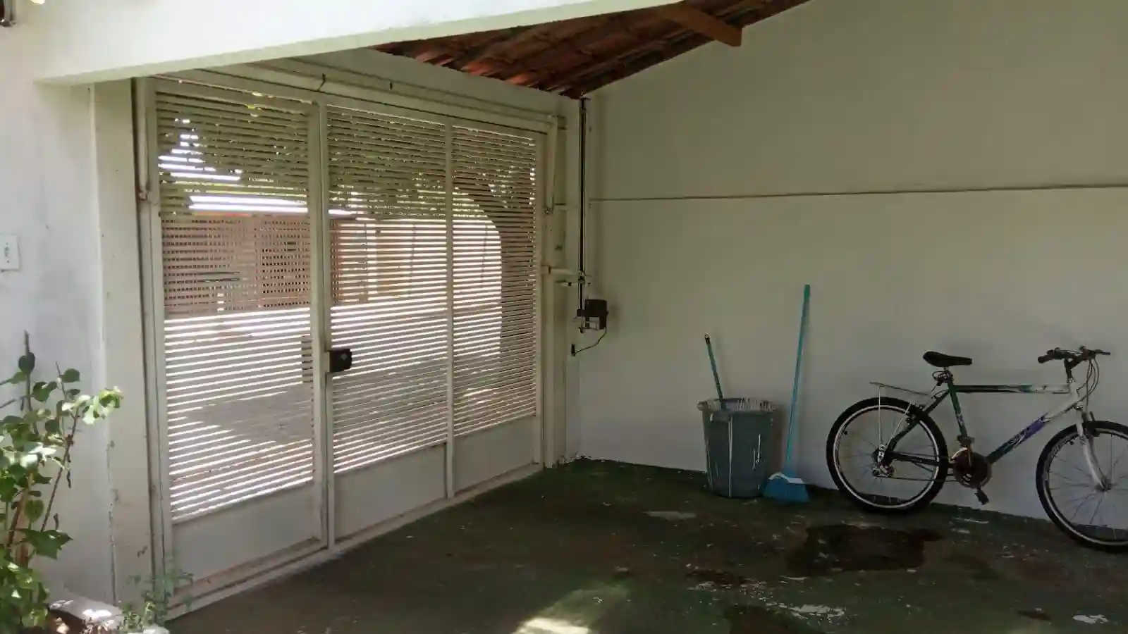 Casa com 2 quartos à venda, 180m² — foto 2 de 13