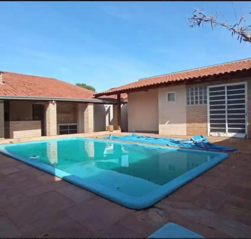 Casa com 3 quartos à venda, 171m² — foto 2 de 16
