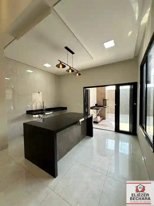 Casa com 3 quartos à venda, 124m² — foto 2 de 23
