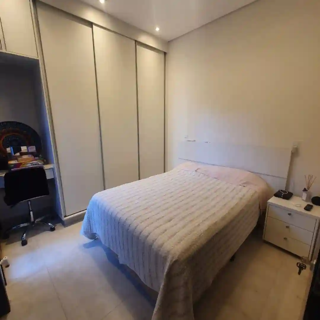 Casa de Condomínio com 3 quartos à venda, 276m² — foto 3 de 6