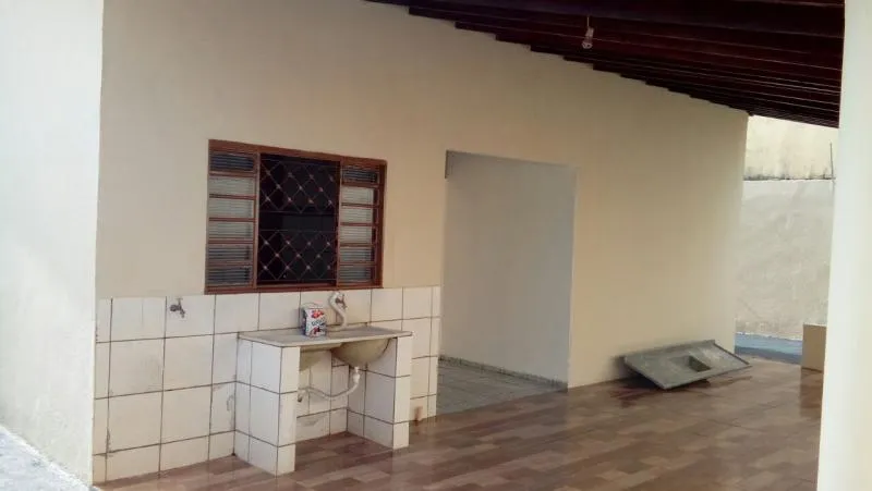 Casa à venda — foto 3 de 3