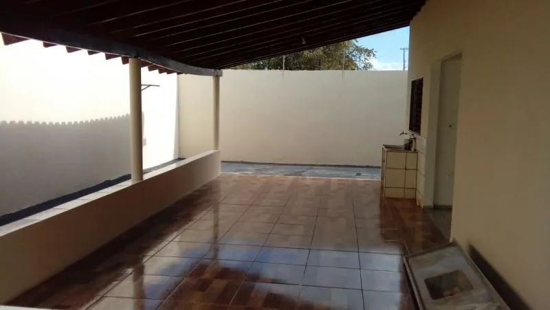 Casa à venda — foto 1 de 3